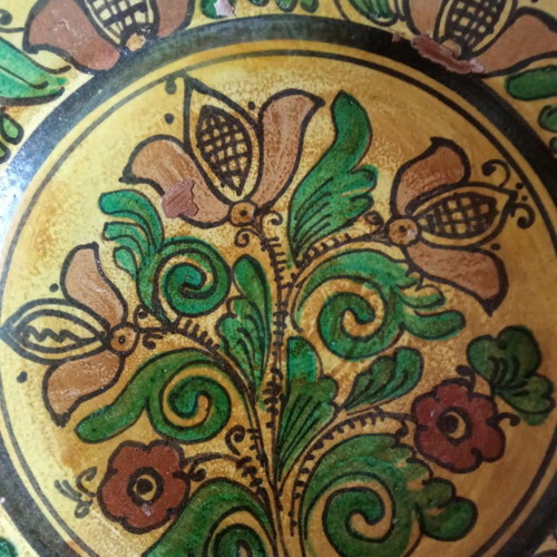 Ceramic wall plate Tsanaka used, old, 28 cm diameter
