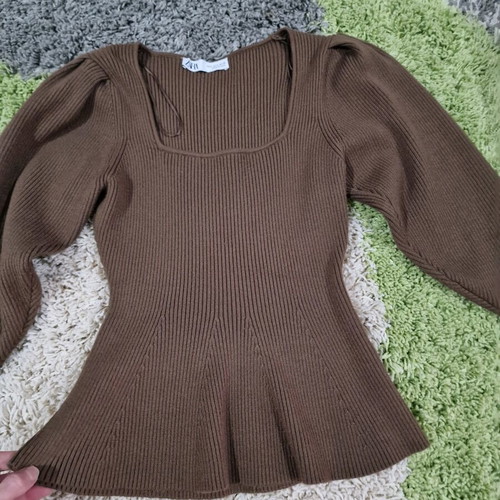 Zara women's knitwear with peplum and puff sleeves like new