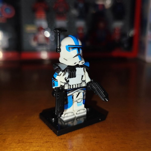 Captain Alpha Star Wars minifigure with base and accessories