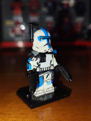 Captain Alpha Star Wars minifigure with base and accessories