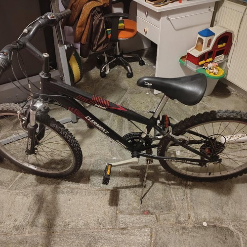 Clermont Tribal mountain bike used, 24 inch, front suspension, Shimano gears
