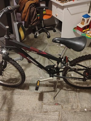 Clermont Tribal mountain bike used, 24 inch, front suspension, Shimano gears