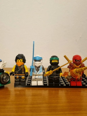 Lego Minifigures like new, pack of 6 authentic figures