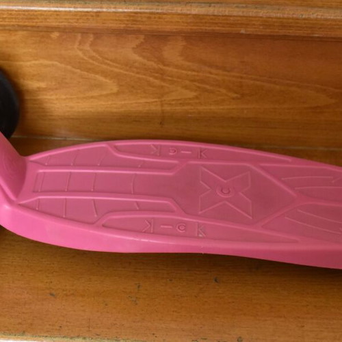 M-CRO Kids Scooter with Three Wheels in Pink Like New