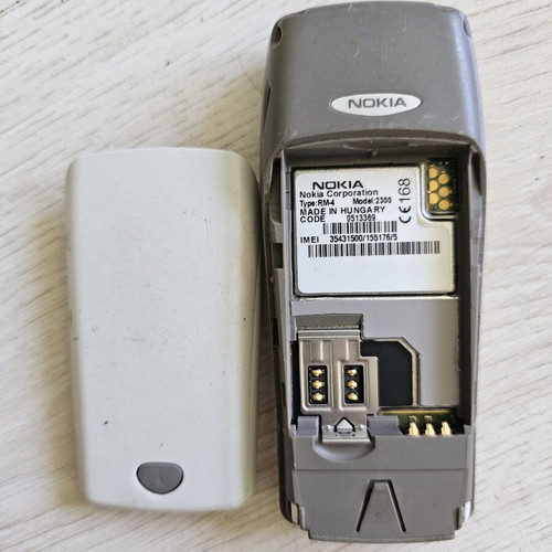 Nokia mobile phone with screen and battery issues