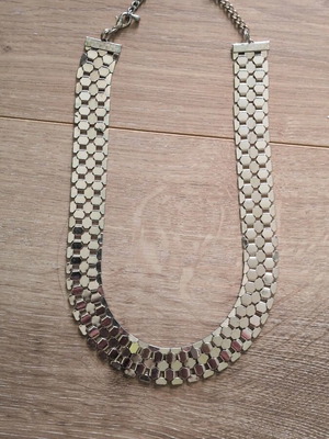 Necklace used gold faux