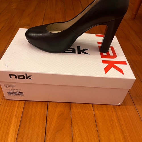 Nak pumps with thick heel size 36 like new, black