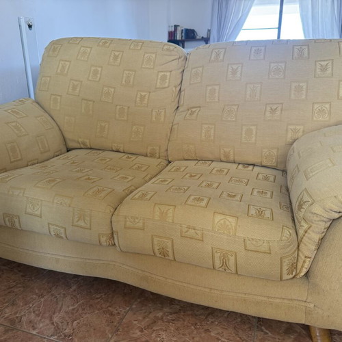 Two-seater sofa like new, dimensions 165x110cm