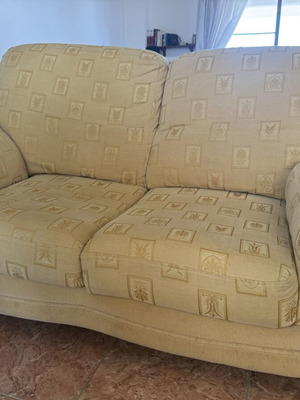 Two-seater sofa like new, dimensions 165x110cm