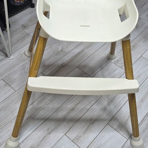 Kiddo highchair used with removable seat and washable cover