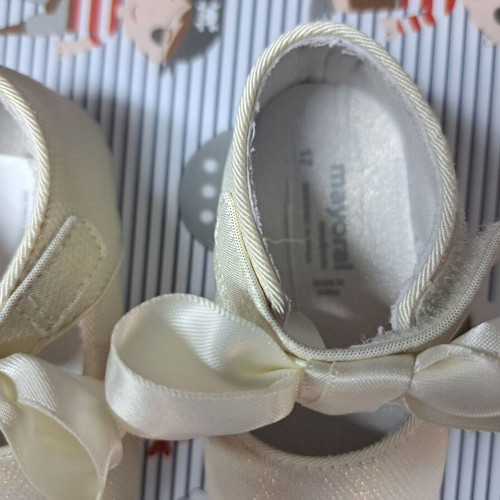 Mayoral baby booties size 17 like new, off white