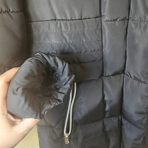 Guess women's long coat with detachable fur hood, like new, black, size S