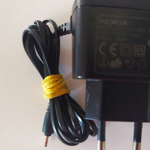 Mobile phone chargers and connection cables used, single piece
