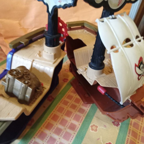 Fisher Price pirate ship like new, small