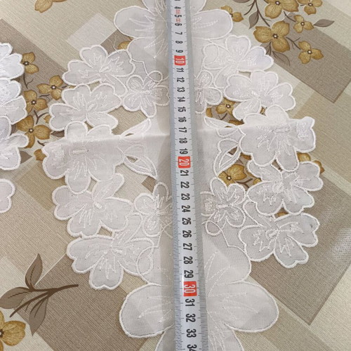 White doilies new, set of 2 with flower design