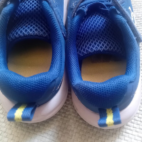 Under Armour kids shoes size 26, like new
