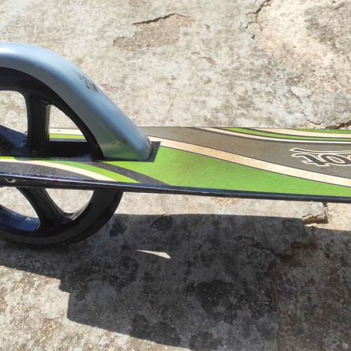 XSpot kids scooter used with handbrake for ages 7+