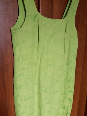 Green dress with floral pattern like new, knee-length