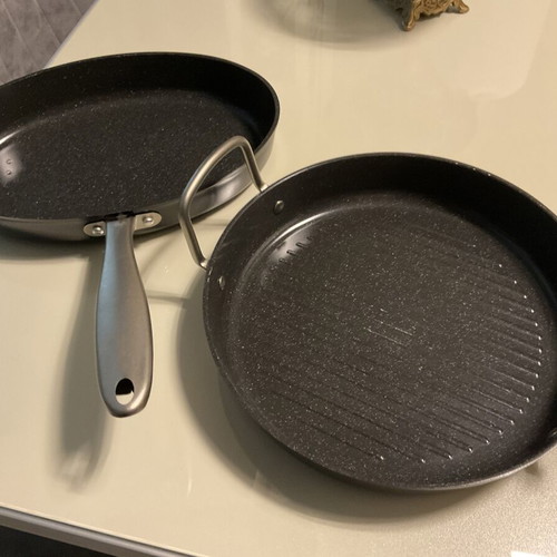 Nonstick frying pan and grill pan set like new, granite coating