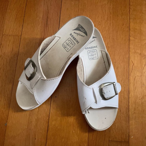 Anatomic slippers used, size 37, white color