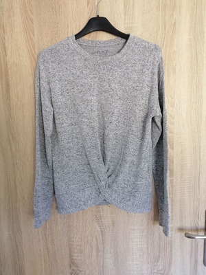 Pullover size xs-s used in excellent condition