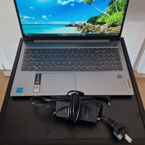 Lenovo laptop i5-12450H 16GB RAM 512GB SSD like new with accessories