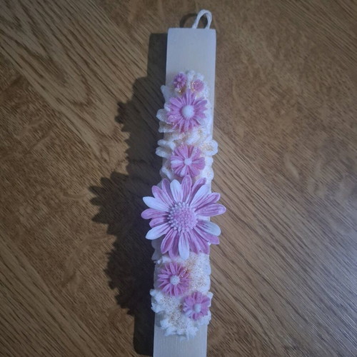 Easter candle new with embossed daisies and gold glitter