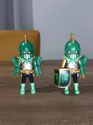 Playmobil 1993 figures set like new, one arm missing