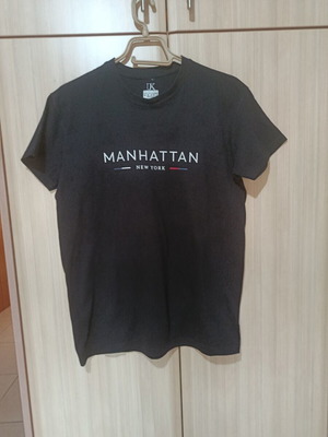 UK T-shirt black size S like new