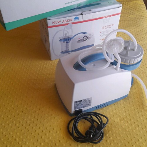 New Askir suction device new with 61 catheters gift