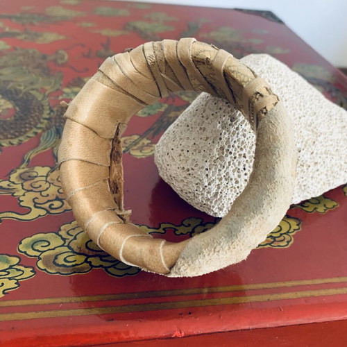 Handmade leather bracelet like new, beige by DYENS + FOTINAKI