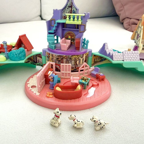 Polly Pocket Dalmatian playset like new with 3 mom figures and 2 puppies
