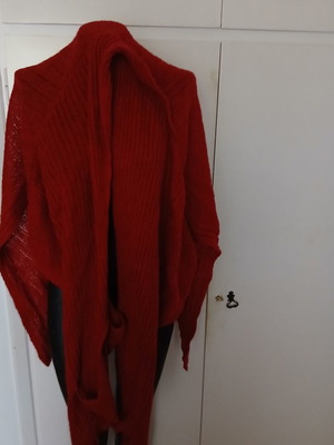 Pashmina wool shawl with hidden sleeve, like new, red