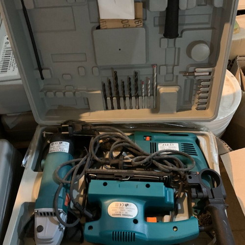 Complete Set of Electric and Manual Tools like new, ideal for craftsmen