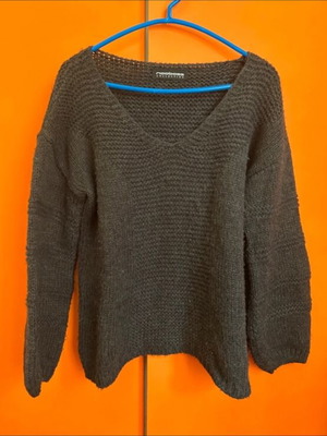 Thick sweater like new, gray, size L