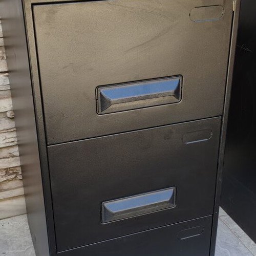 Large Metal Office Drawer Cabinet like new, Italy, 3 drawers, lock