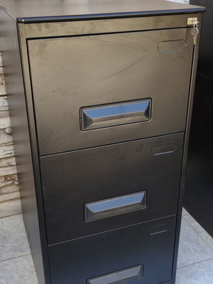 Large Metal Office Drawer Cabinet like new, Italy, 3 drawers, lock