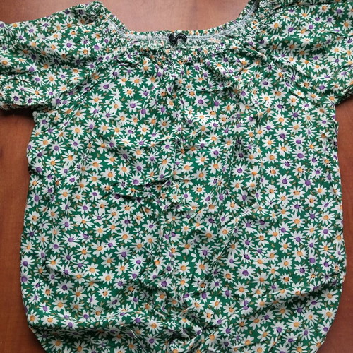 Blouse with daisies used, size M, multicolored
