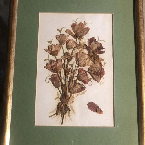 Frames with dried flowers bouquet like new, set of two