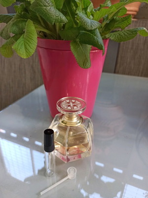 Living Lalique decant genuine perfume like new 5ml