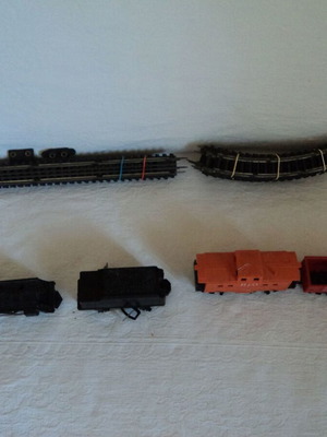 Train set used, engine with three wagons and tracks made in Japan