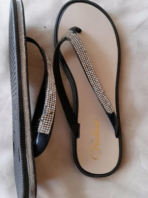 Silver flip flops with rhinestones new, size 38