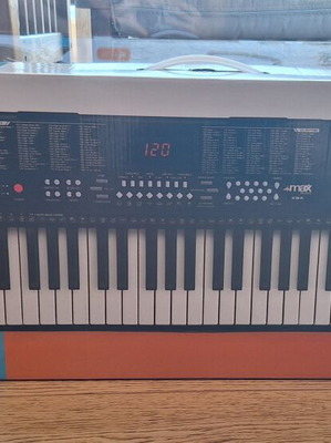 Max Music KB4 keyboard 61 keys like new
