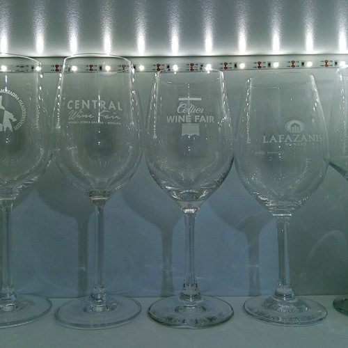 Set of 20 wine glasses like new from exhibitions with logos