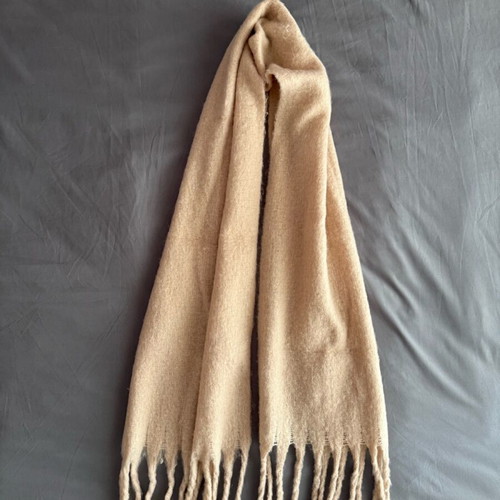 H&M scarf used in beige color