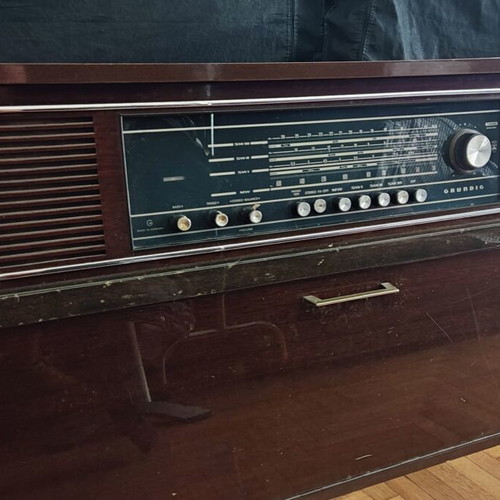 Grundig stereo Mandello 2 turntable used, radio works, needs repair
