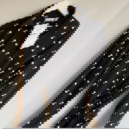 Рокля Paris Atelier & Other Stories черна на точки нова с етикет