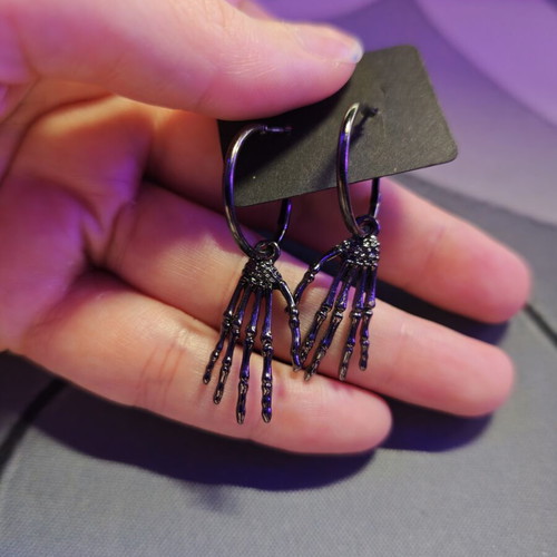 Gothic earrings like new, black