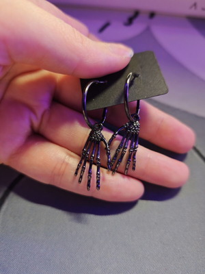 Gothic earrings like new, black