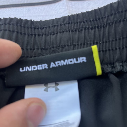 Under Armour set total black reflective brand new, size large